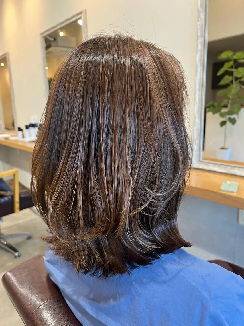 ミディアム カラー ハイライトカラー ハイライト レイヤーカット 三島 有佳里のヘアスタイル