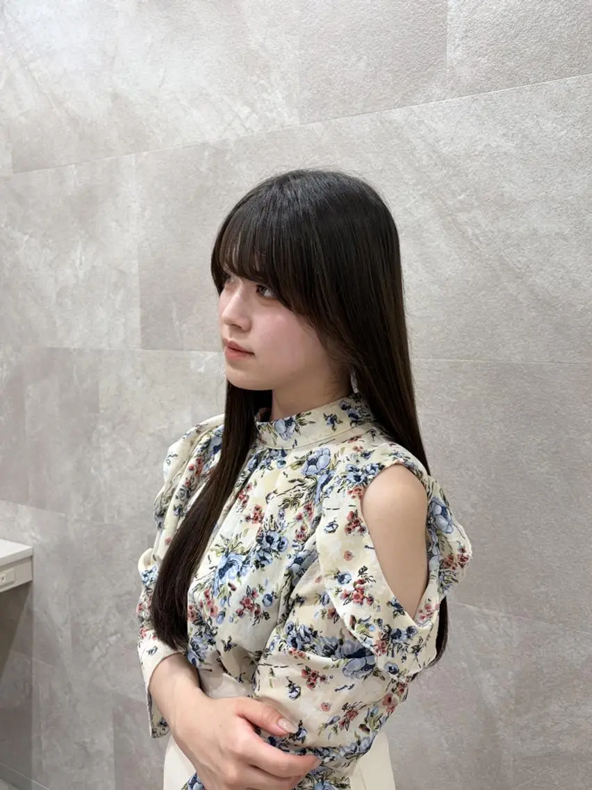 セミロング 縮毛矯正 韓国ヘアケアブリーチ 莉奈のヘアスタイル