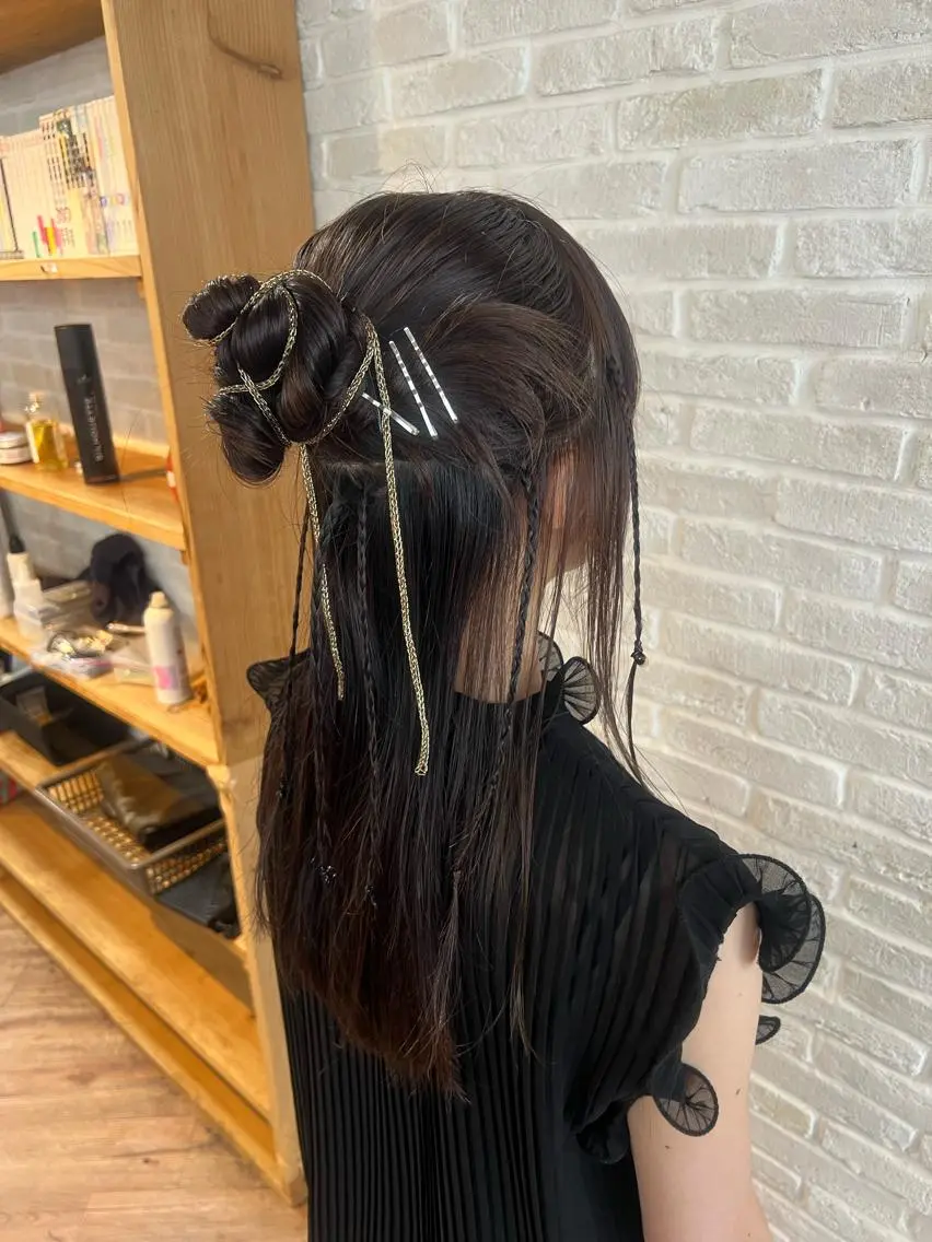 ロング ヘアアレンジ ハーフアップ 三つ編み Topstylist YUKIのヘアスタイル