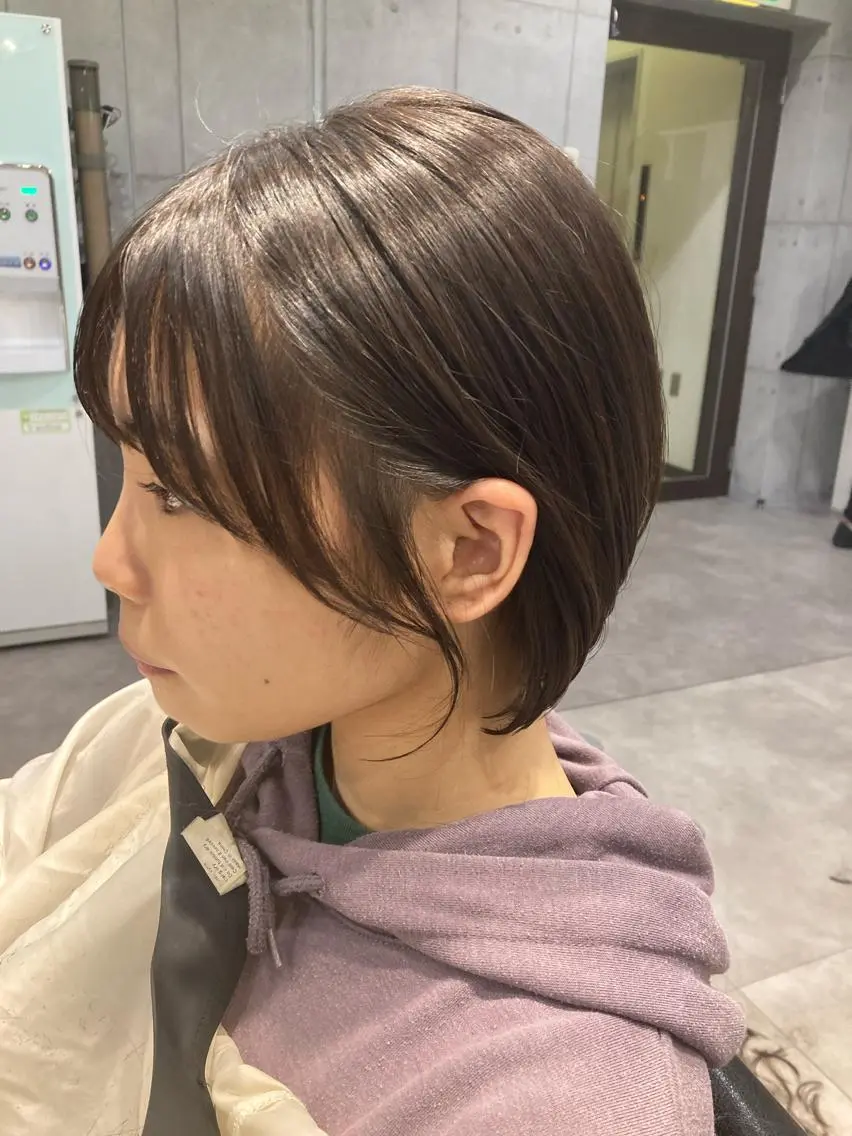 ショート ショートボブ パープルカラー ボブ 天使の羽バング・フェザーバング ショートヘア ヘアカラー トリートメント 💫newi💫村上 孝一のヘアスタイル