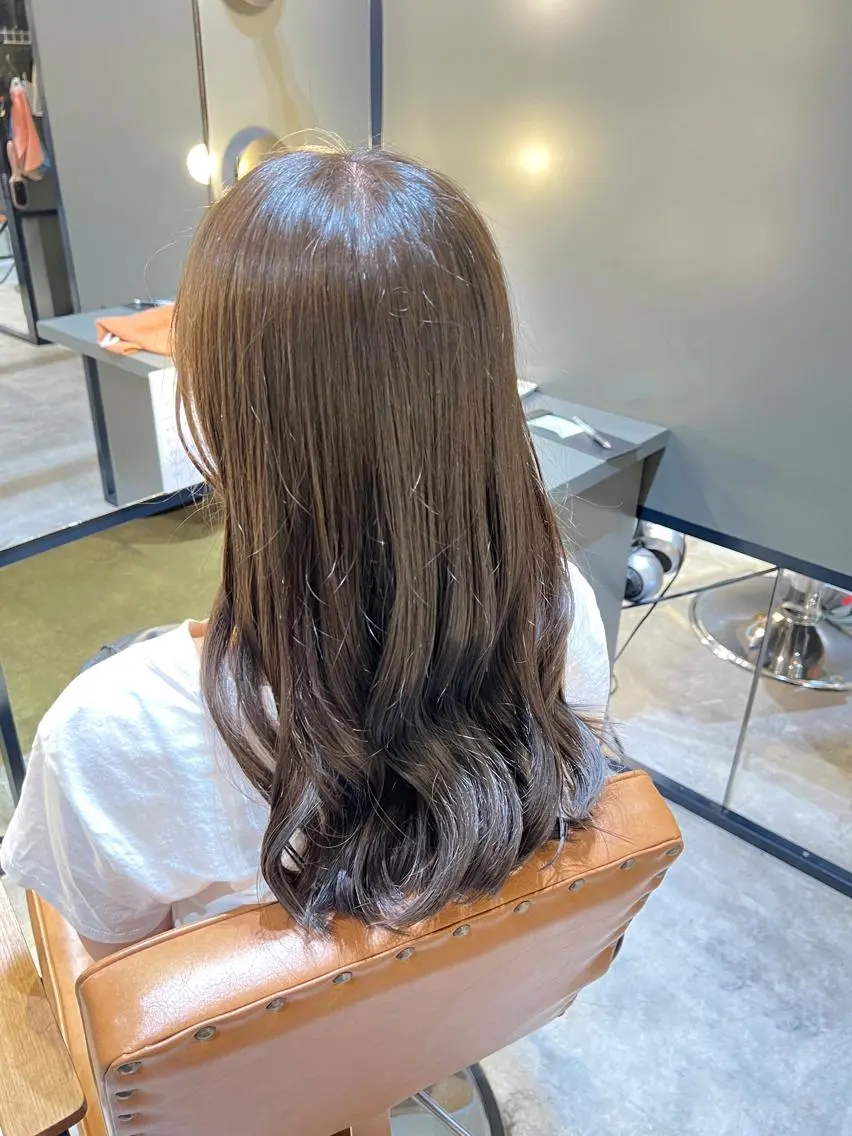 ロング カラー ブリーチ グレージュ ブリーチなしカラー カット ヘアカラー トリートメント THINK SHOP sakiのヘアスタイル