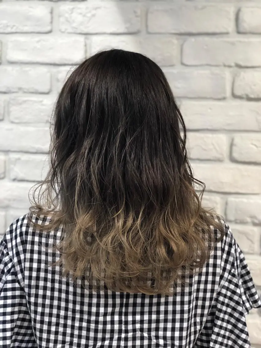 セミロング カラー グラデーションカラー 五十嵐ゆり 美髪カラー 武蔵小杉のヘアスタイル