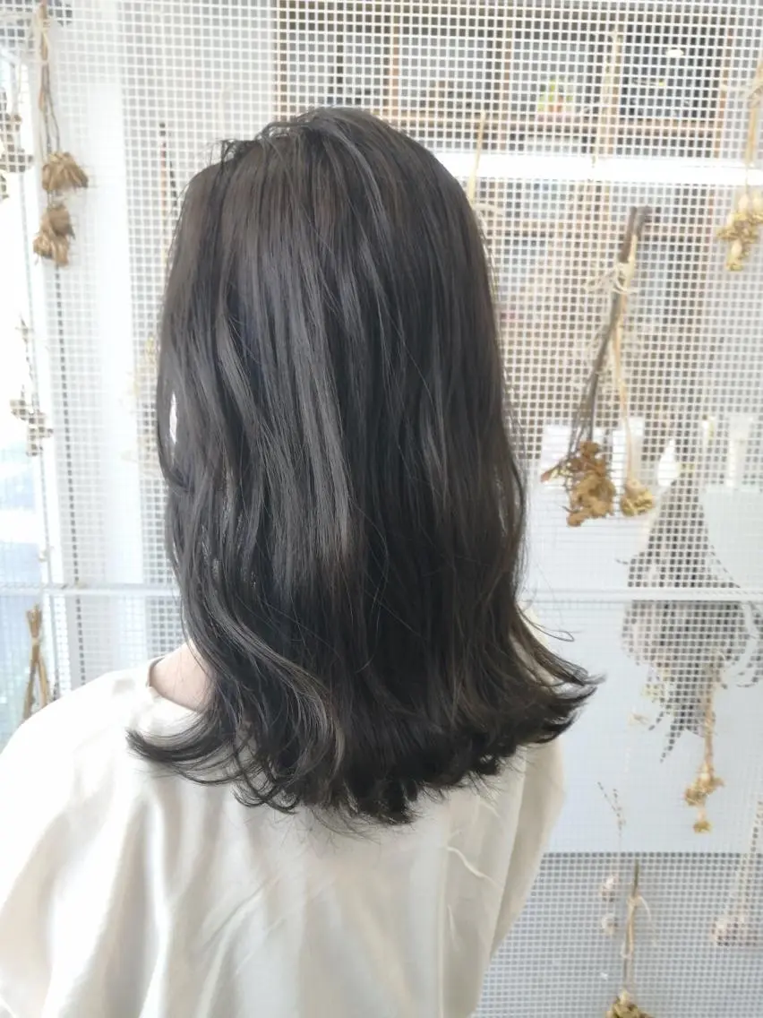 セミロング カラー アッシュ 透明感カラー ダークアッシュ Rune 横田 椿のヘアスタイル