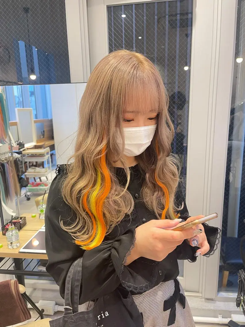 ロング カラー オレンジ イエローカラー エクステ エクステ インナーエクステ渋谷 🦋KAJIのヘアスタイル