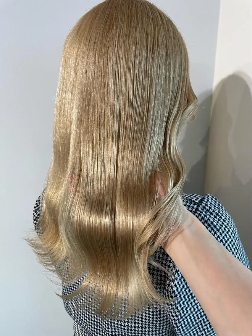ロング カラー ヘアアレンジ キッズ マツエク・マツパ アイブロウ バレイヤージュ ブリーチ ケアブリーチ ダブルカラー イヤリングカラー カット ヘアカラー トリートメント Luana / 公式 / 大通のヘアスタイル