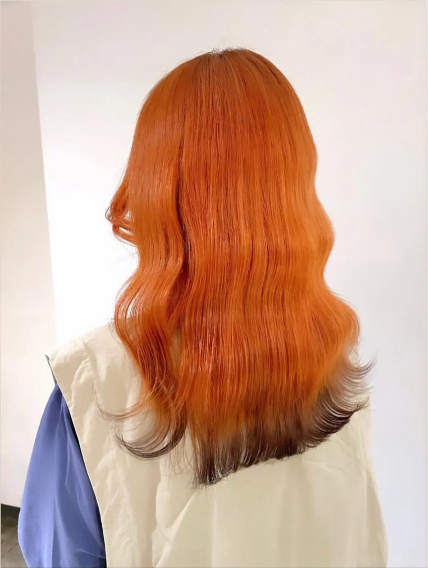 セミロング カラー デザインカラー オレンジ ヘアカラー トリートメント 暖色カラー🍒 ケアブリーチ/akiのヘアスタイル