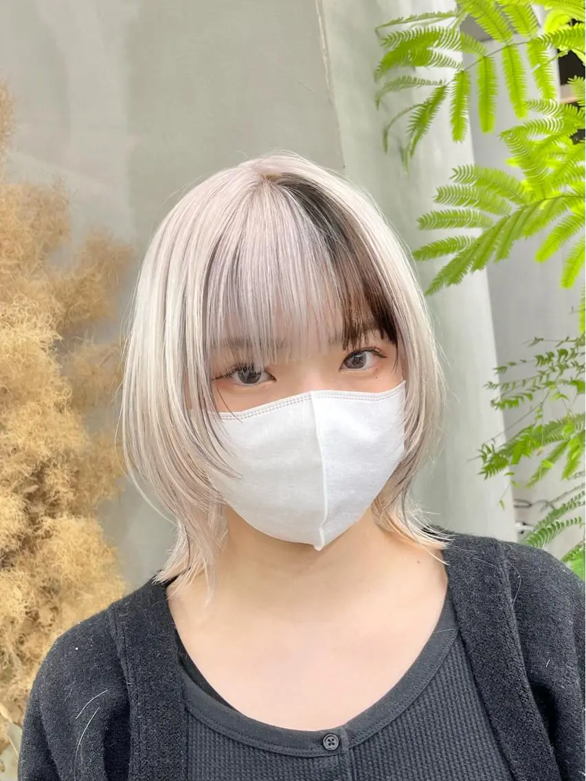 ミディアム イツク ⚡️ ルーツ/ハイトーンのヘアスタイル