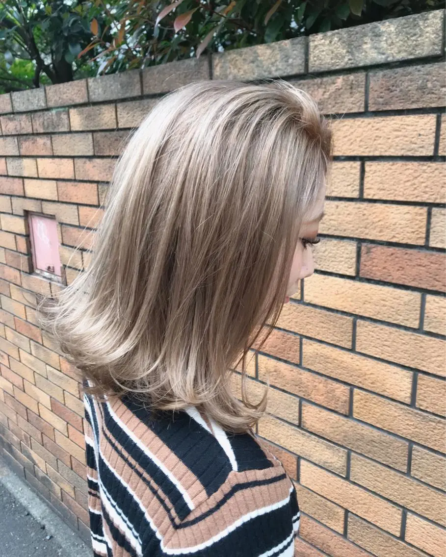 カラー ベージュカラー デザインカラー ハイライトカラー ミルクティーベージュ トリートメント /カラー/NAOKIのヘアスタイル