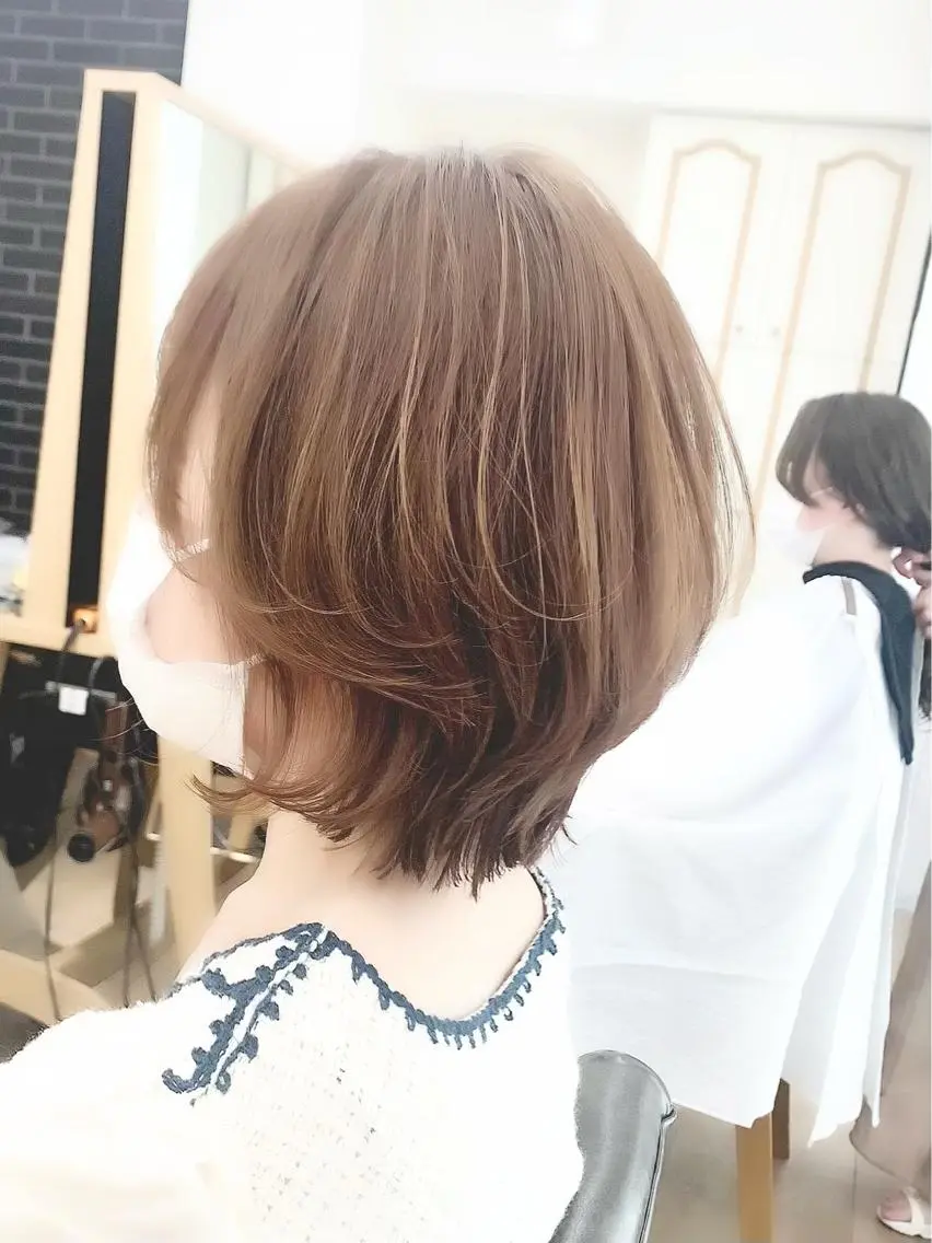 ミディアム カラー パーマ ヘアアレンジ メンズ キッズ ネイル マツエク・マツパ レイヤーカット/ 巻ける縮毛矯正のヘアスタイル