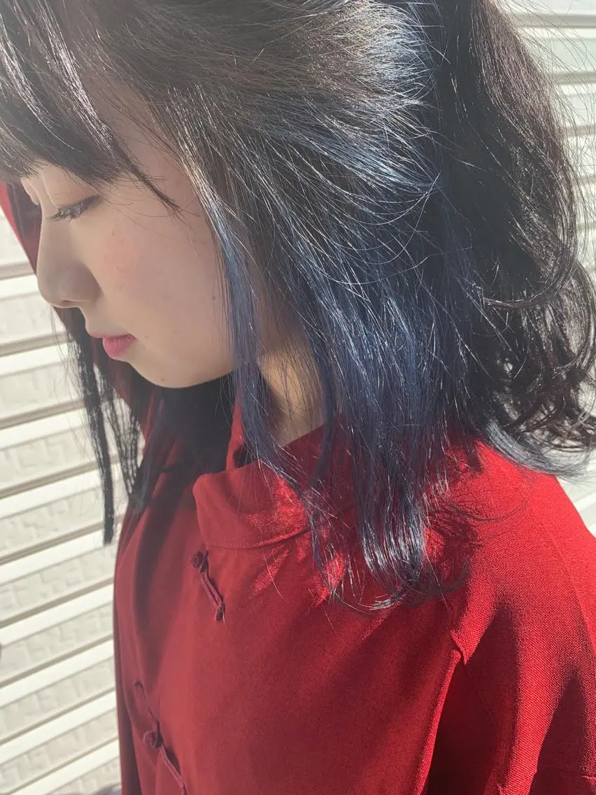 カラー ブリーチ ブルーカラー インナーカラー 血分 優人のヘアスタイル