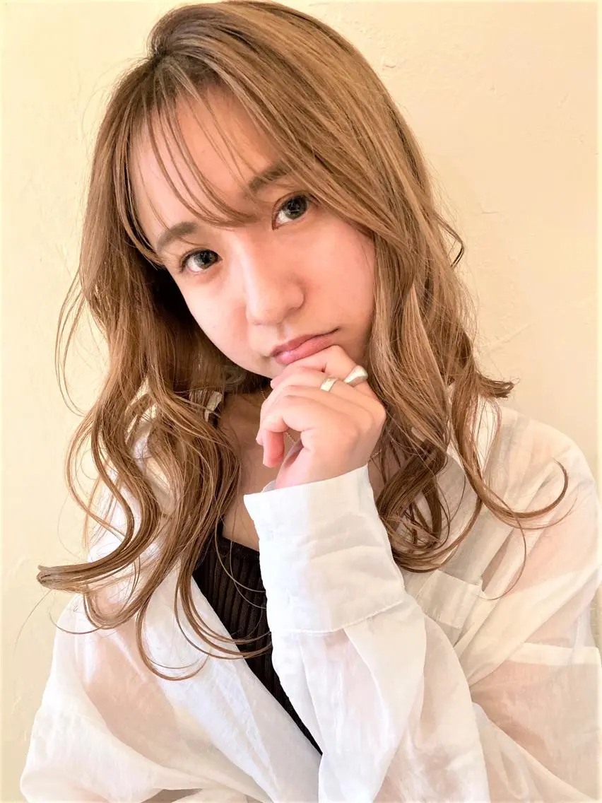 ロング シマダ アユミのヘアスタイル