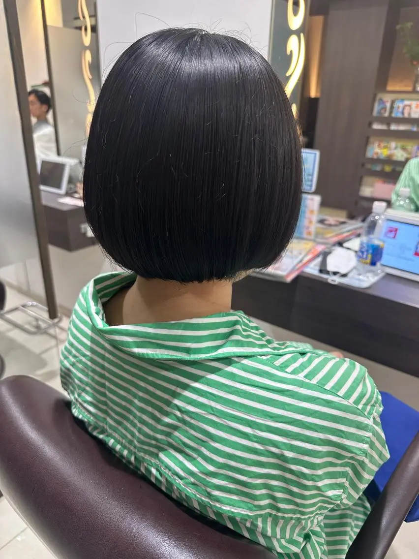 ミディアム ボブ 6/1空きあり🩷 艶々カラー🩷のヘアスタイル