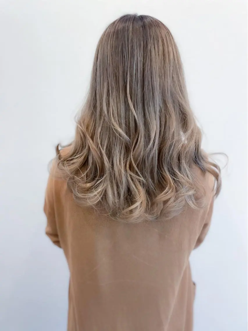 セミロング カラー Luxbe hakataのヘアスタイル