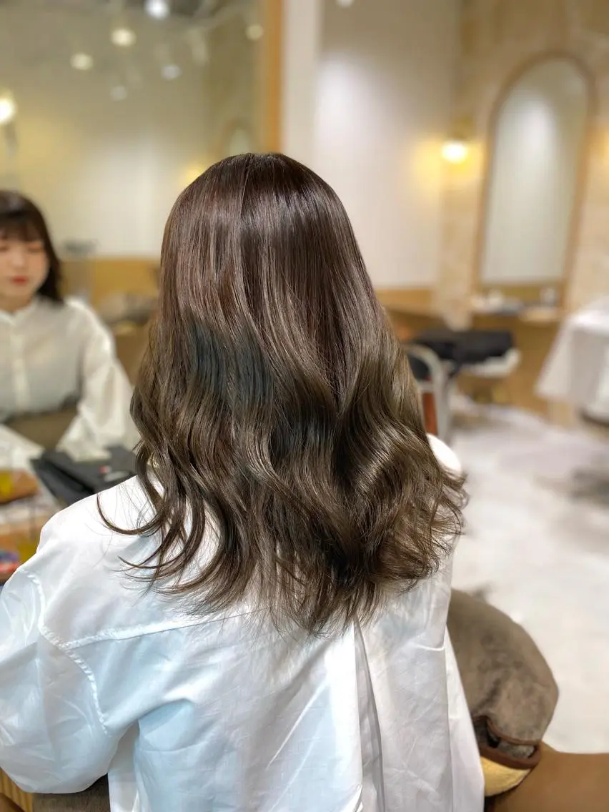 ロング カラー ブリーチ 坂井 茅聖のヘアスタイル