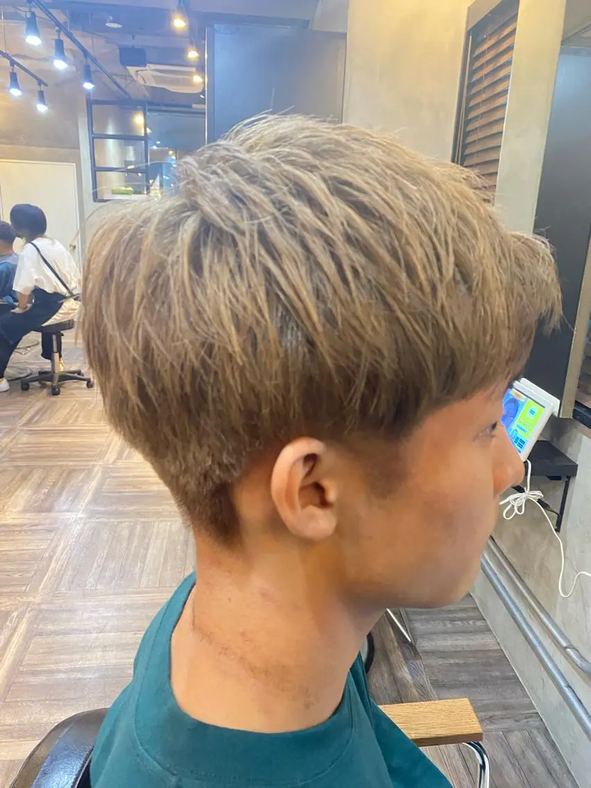 ショート カラー ベージュカラー ブリーチ 宍倉 輝信のヘアスタイル