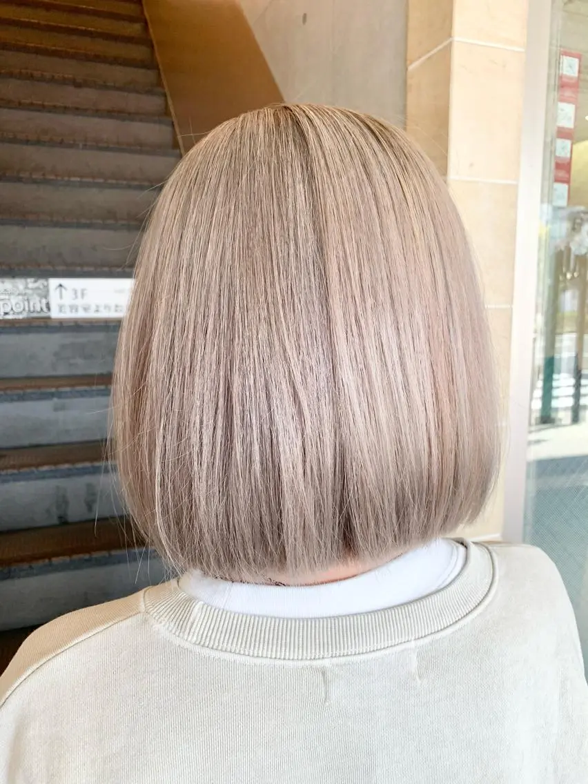 ショート カラー ヘアアレンジ ネイル マツエク・マツパ ベージュカラー ホワイトベージュ ホワイト カット ヘアカラー トリートメント ブリーチ特化 / share 元太のヘアスタイル