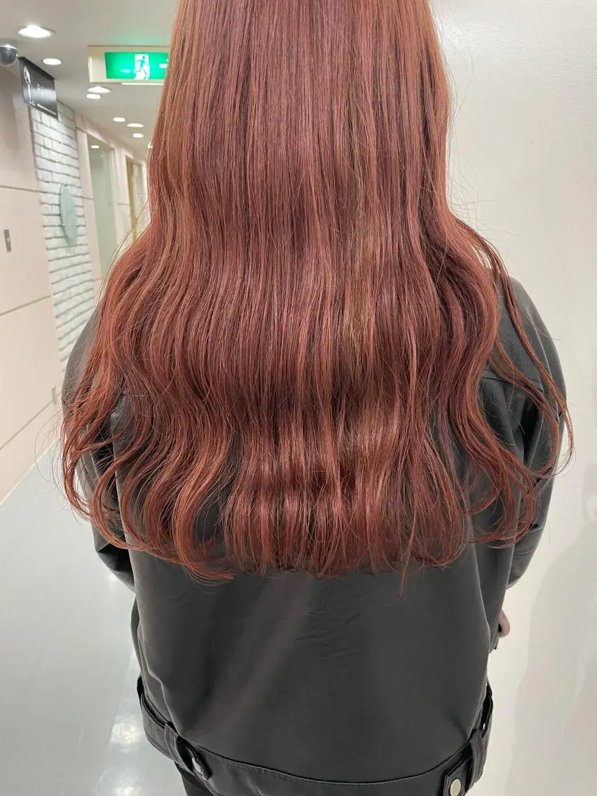 ロング カラー akane .のヘアスタイル