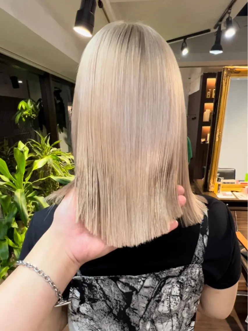 セミロング カラー ベージュカラー ブリーチ ケアブリーチ ハイトーンカラー ミルクティーベージュ 🧡色落ちまで2度 楽しめる🧡ヨシキのヘアスタイル