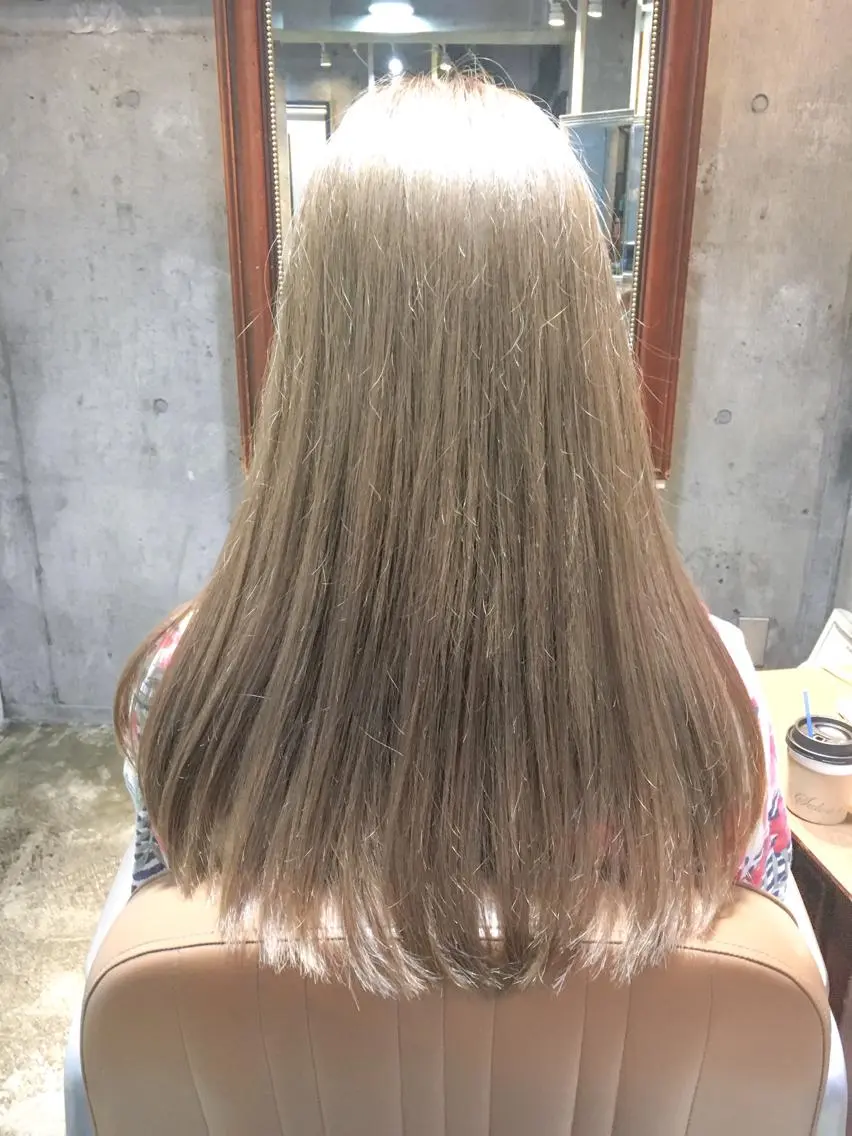 ロング カラー ブリーチ グレージュ ミルクティーグレージュ 北條 優輝のヘアスタイル