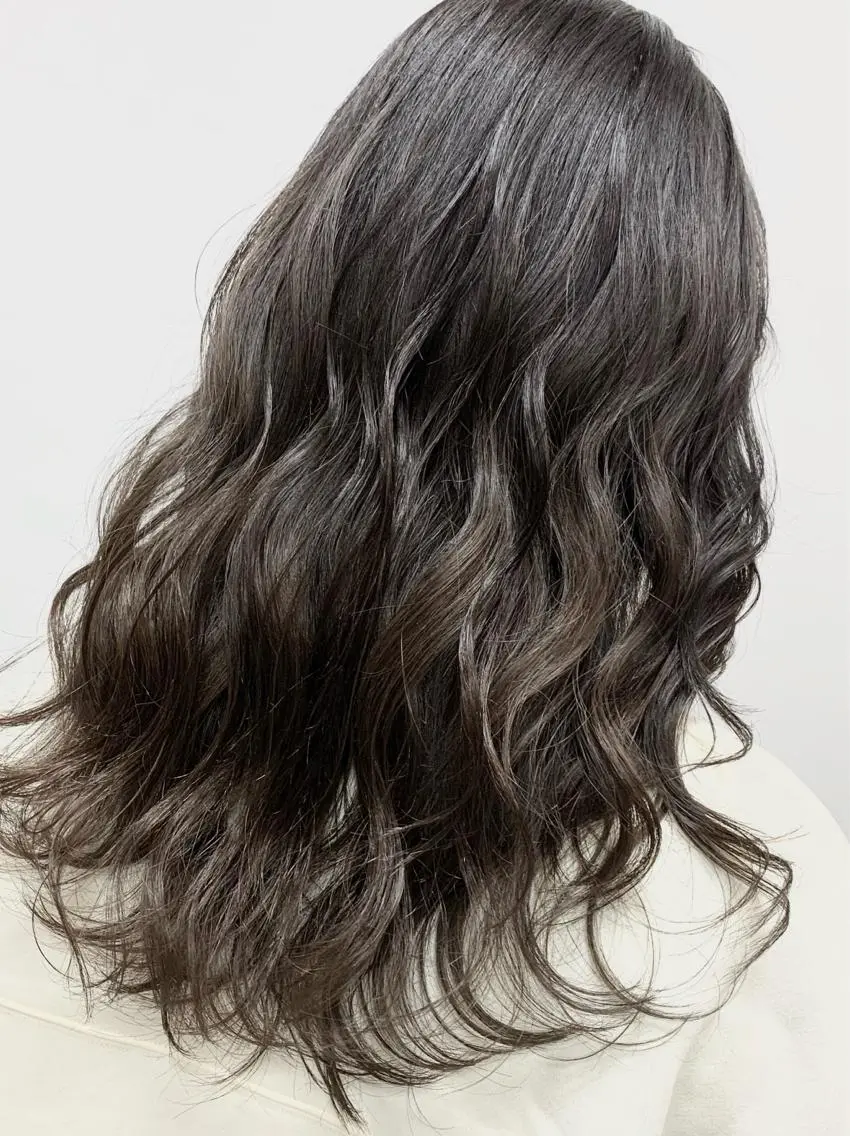 セミロング レイヤー/艶髪カラー 森本くるみのヘアスタイル