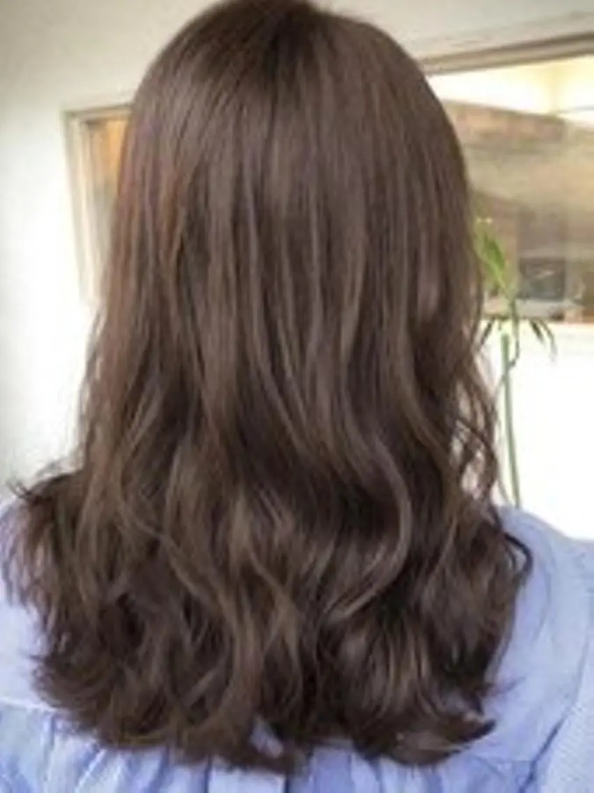 セミロング カラー 幕田 希耀美のヘアスタイル