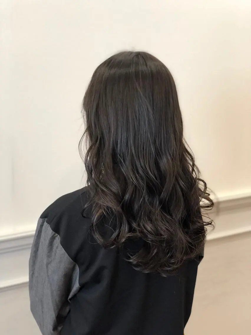 ロング カラー ダークグレー ダークグレージュ グレージュ ひろせ かなのヘアスタイル