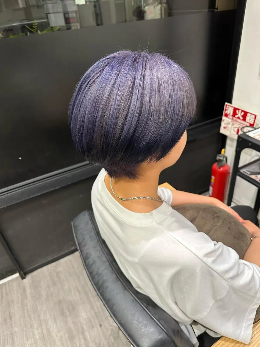 ショート カラー アッシュ ラベンダーカラー ラベンダーアッシュ ネイビーカラー 艶髪レイヤー上田 紗也🇰🇷💗のヘアスタイル