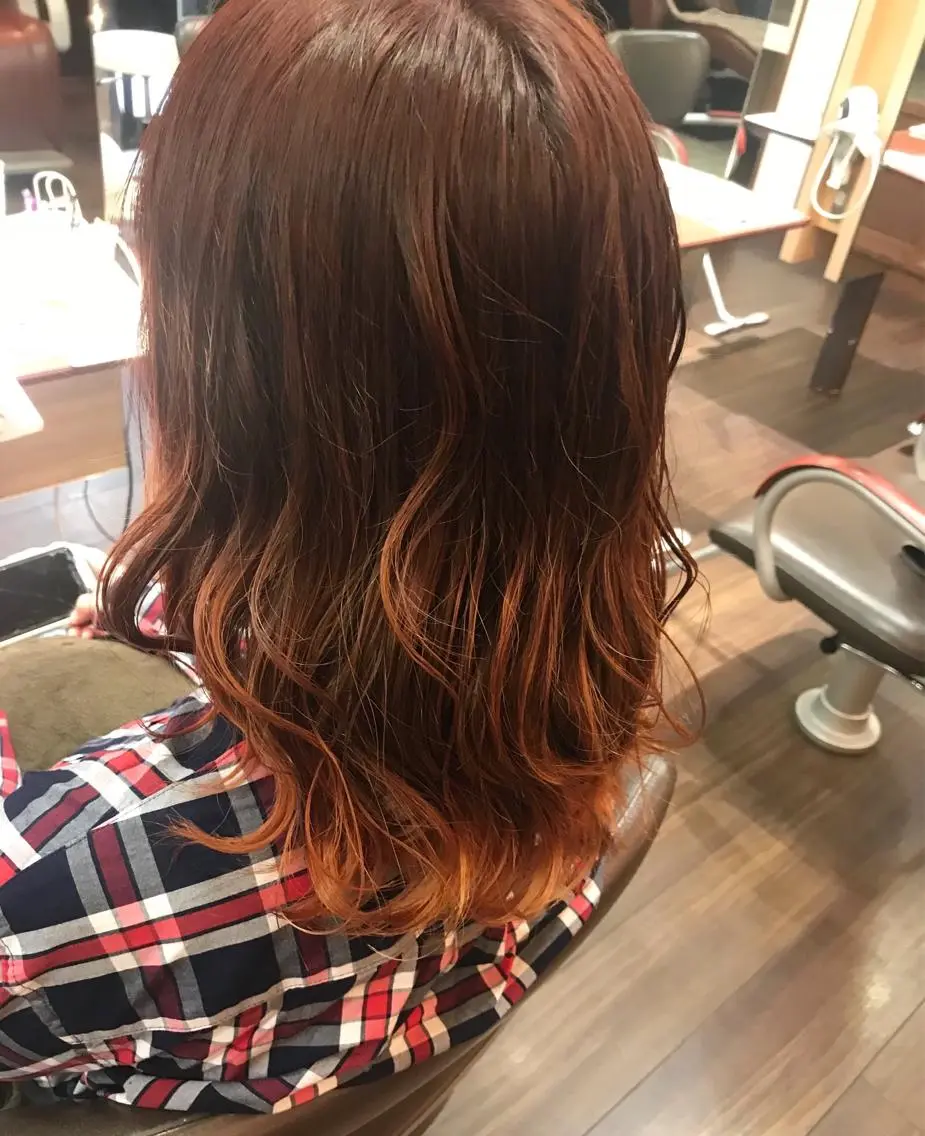 セミロング カラー ベージュカラー グラデーションカラー オレンジ オレンジベージュ 西川 佑樹のヘアスタイル