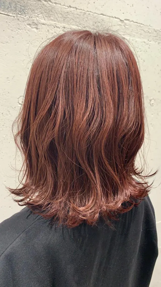 ミディアム カラー ブリーチ ブリーチなしカラー ボブ レイヤーカット カット ヘアカラー トリートメント 松本 夏海のヘアスタイル