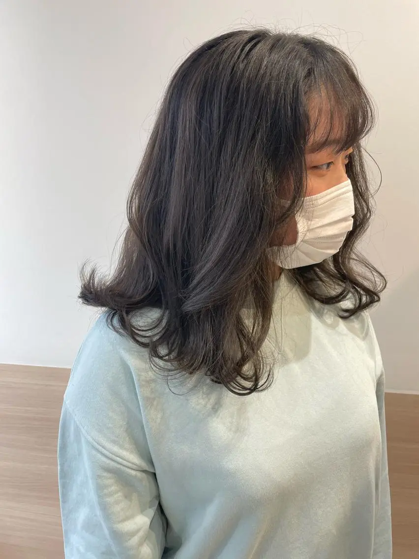 ミディアム ケアカラー ピンクブラウン くせ毛 カット 天野 瑠真のヘアスタイル