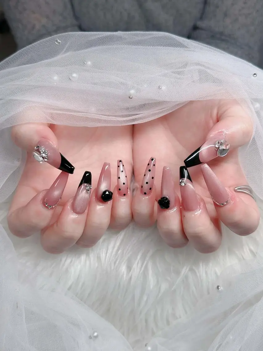 ネイル フレンチネイル ジェルネイル ハロウィン 韓国ネイル マグネットネイル ハンドネイル H.baby Nail Salonのネイルデザイン