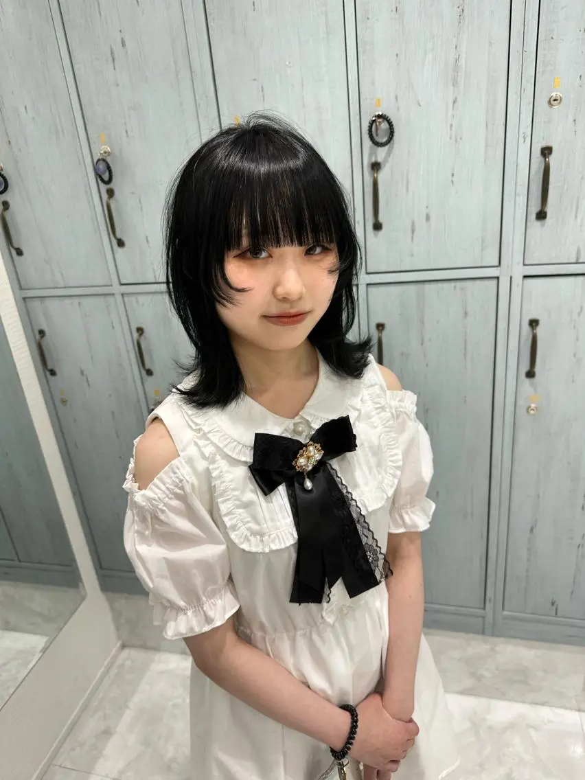 セミロング カラー ウルフカット 中川 茜里のヘアスタイル