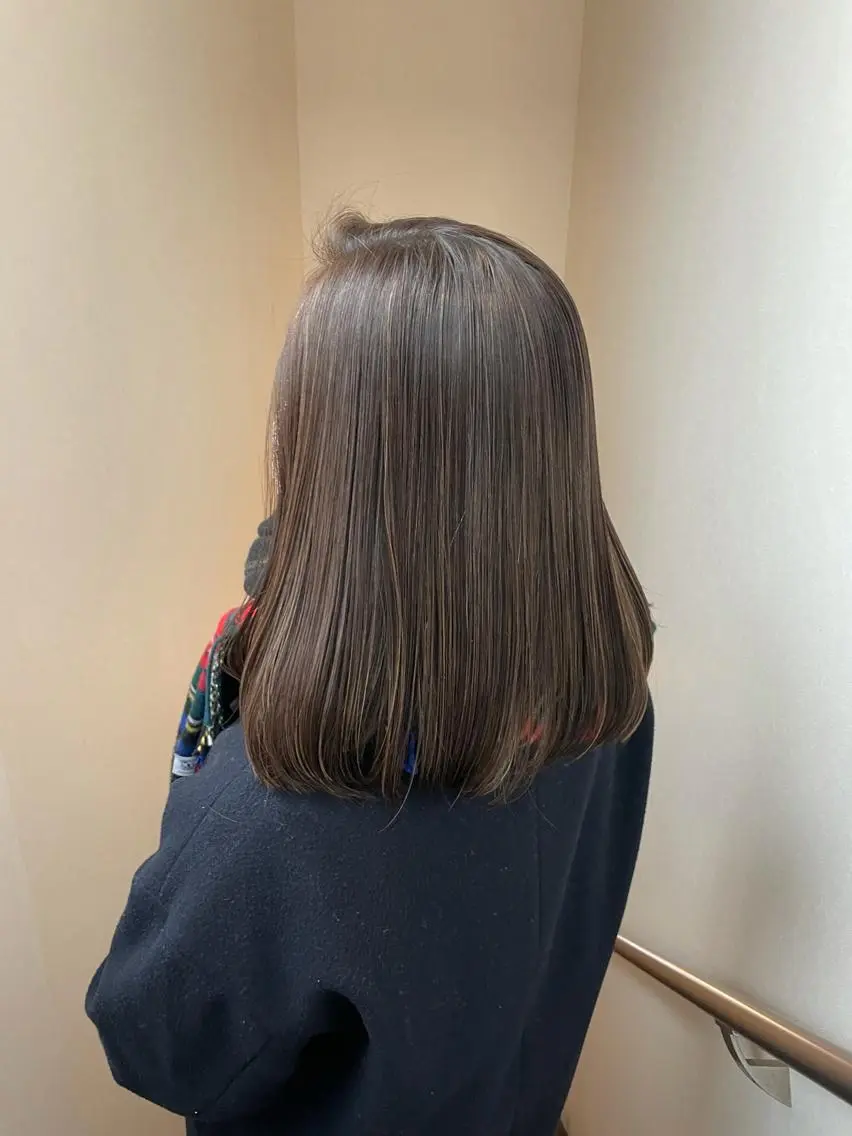 セミロング カラー ハイライトカラー ハイライト ヘアカラー 五十嵐 舞のヘアスタイル
