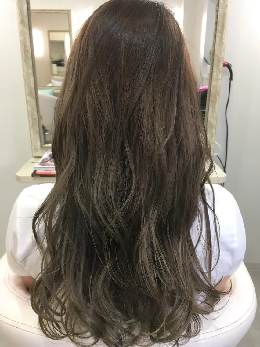 セミロング ロング カラー 髪質改善 中川 翔のヘアスタイル