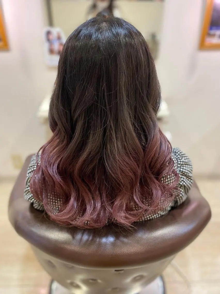 ロング カラー 辻出 綾弥のヘアスタイル