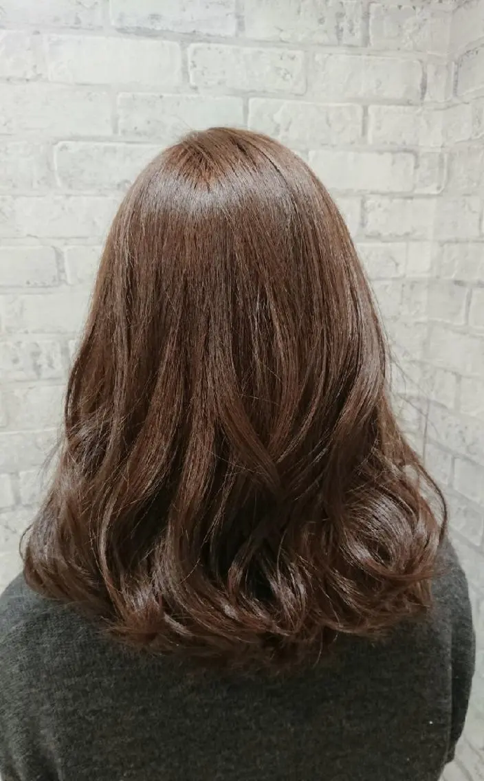 ミディアム カラー ヘアアレンジ アッシュ ハイトーンカラー 秋山 幸太のヘアスタイル