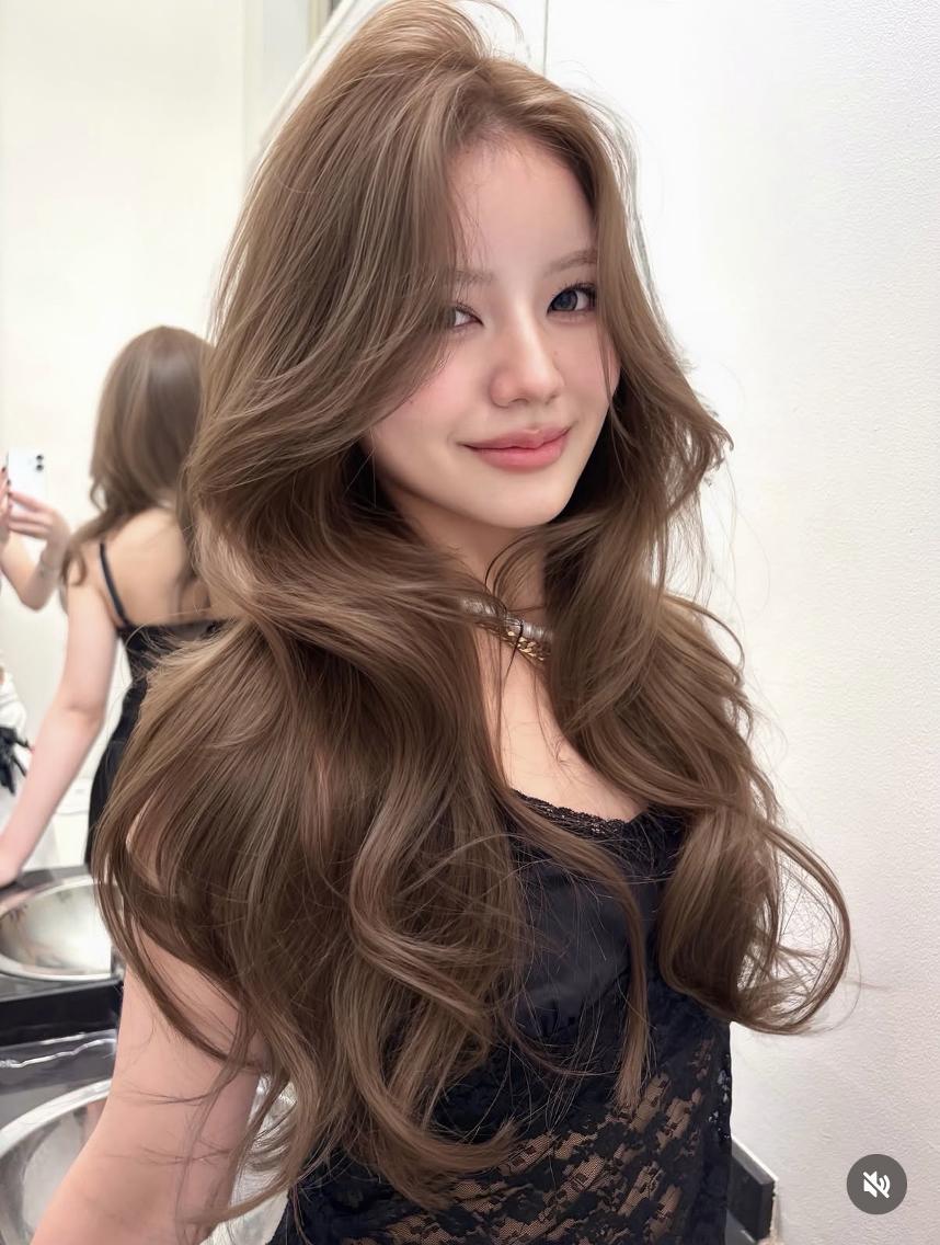 カラー カット 中×韓mix🥀秋色 ワンホンヘア🤍のヘアスタイル