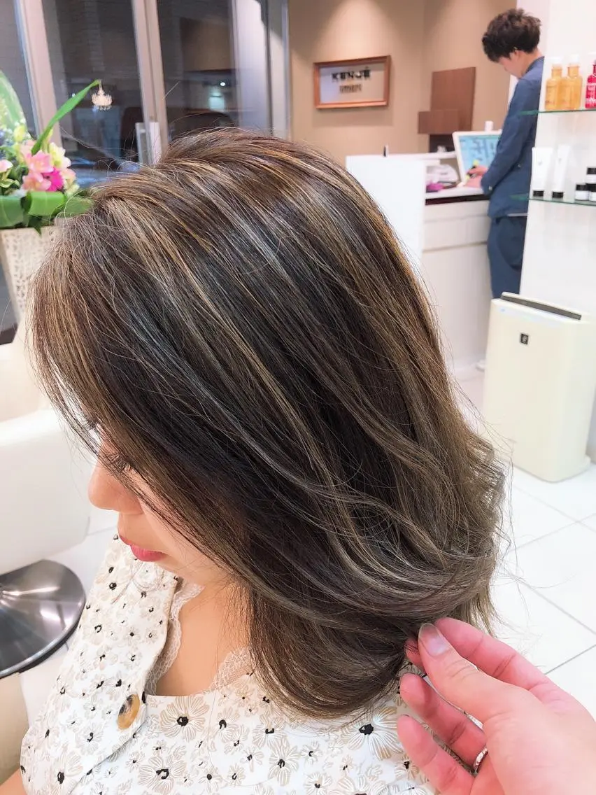 セミロング カラー ハイライトカラー ハイライト 神田 澪史のヘアスタイル