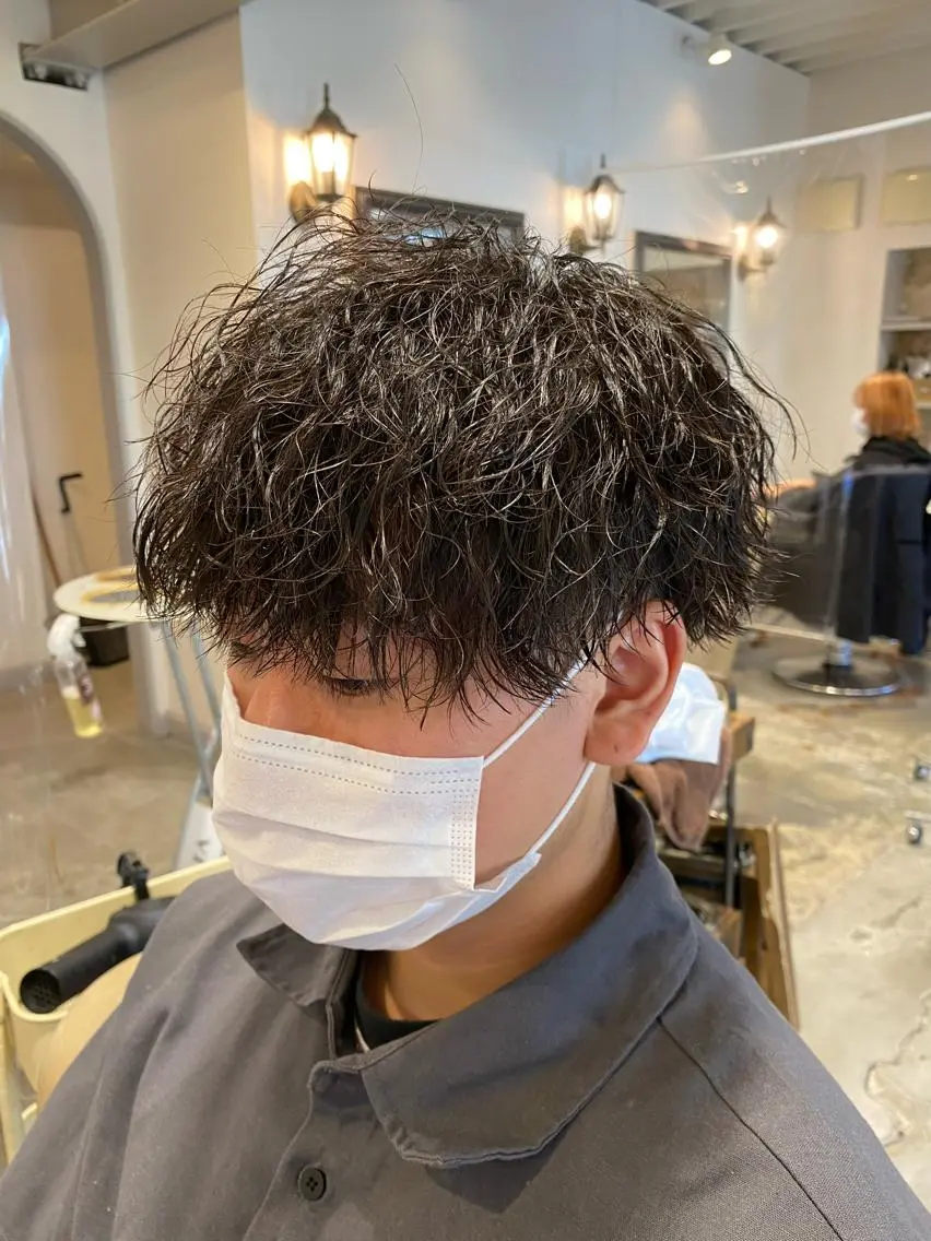 ショート パーマ メンズ メンズパーマ ツイストスパイラルパーマ スパイラルパーマ カット ヘアカラー パーマ トリートメント メンズパーマ 西條真治のヘアスタイル