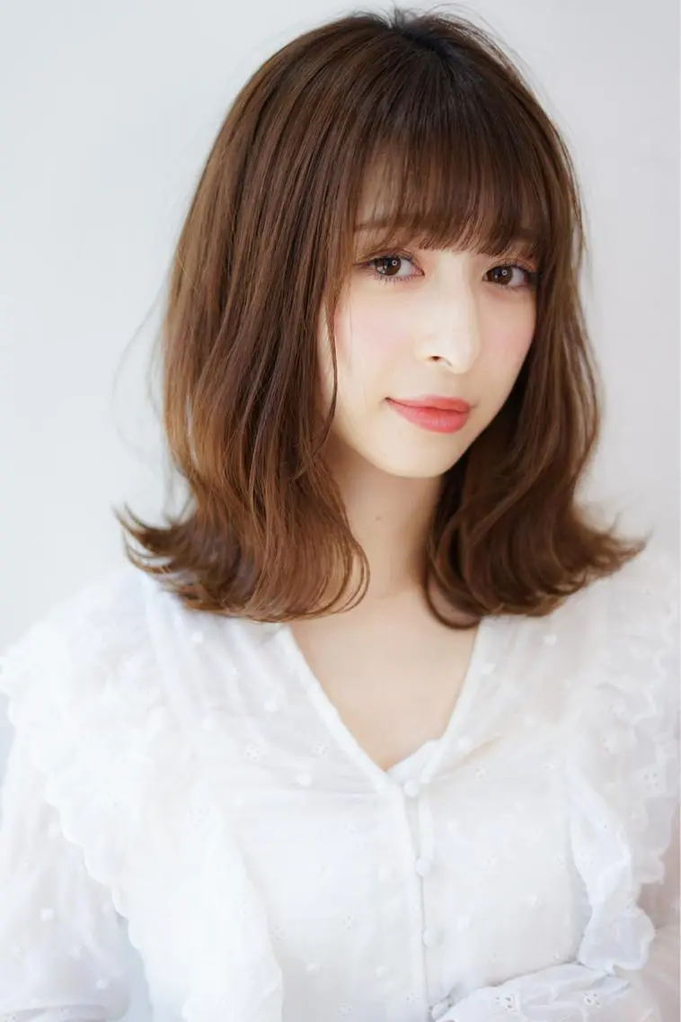 ミディアム 浅香 美加のヘアスタイル