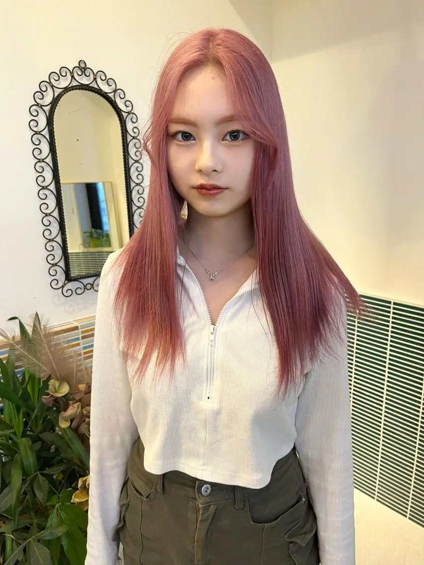 セミロング カラー ベージュカラー ブリーチ ピンクカラー ピンクベージュ ヘアカラー トリートメント 🩷ハイトーン透明感 レイヤー🩷ユリカのヘアスタイル