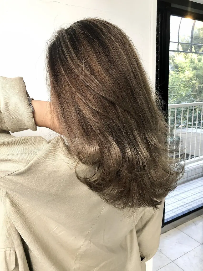 ロング カラー ブリーチ ヘアカラー トリートメント ヘッドスパ 顔まわりレイヤー× 韓国ヘアオタベシンヤのヘアスタイル