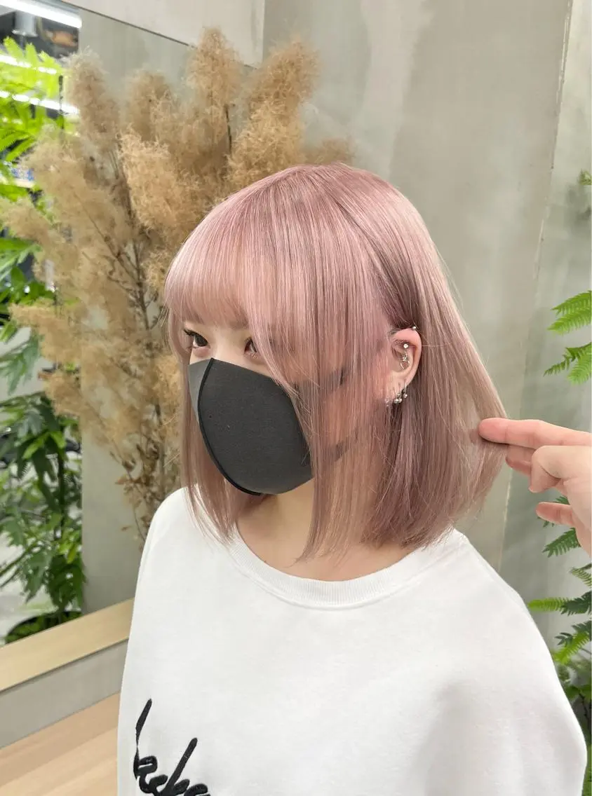 ミディアム カラー ヘアカラー イツク ⚡️ ルーツ/ハイトーンのヘアスタイル