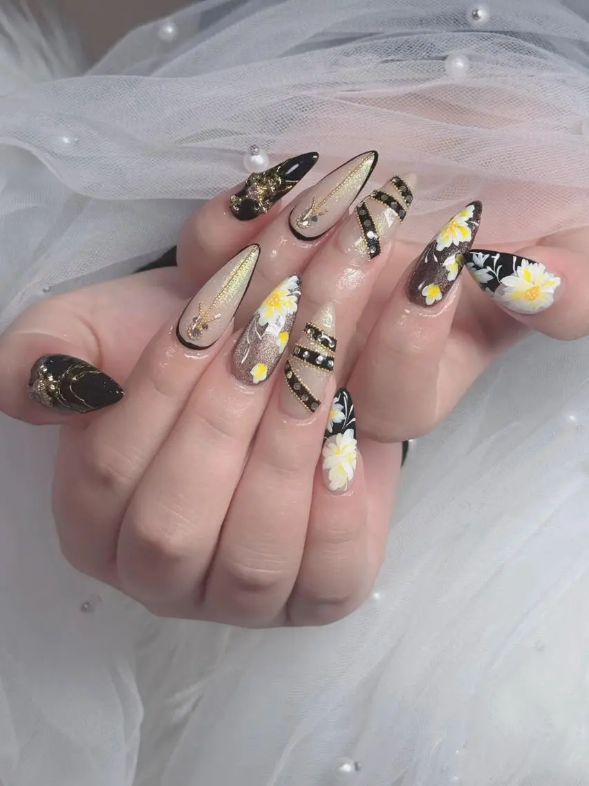 ネイル フレンチネイル ジェルネイル ハロウィン 韓国ネイル マグネットネイル ハンドネイル H.baby Nail Salonのネイルデザイン