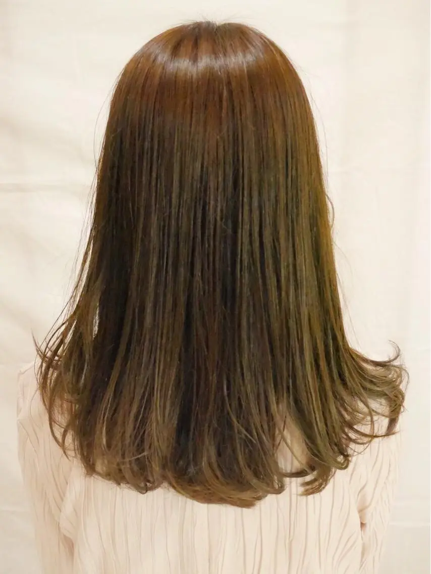 ミディアム カラー desirbeaux 佐藤愛のヘアスタイル
