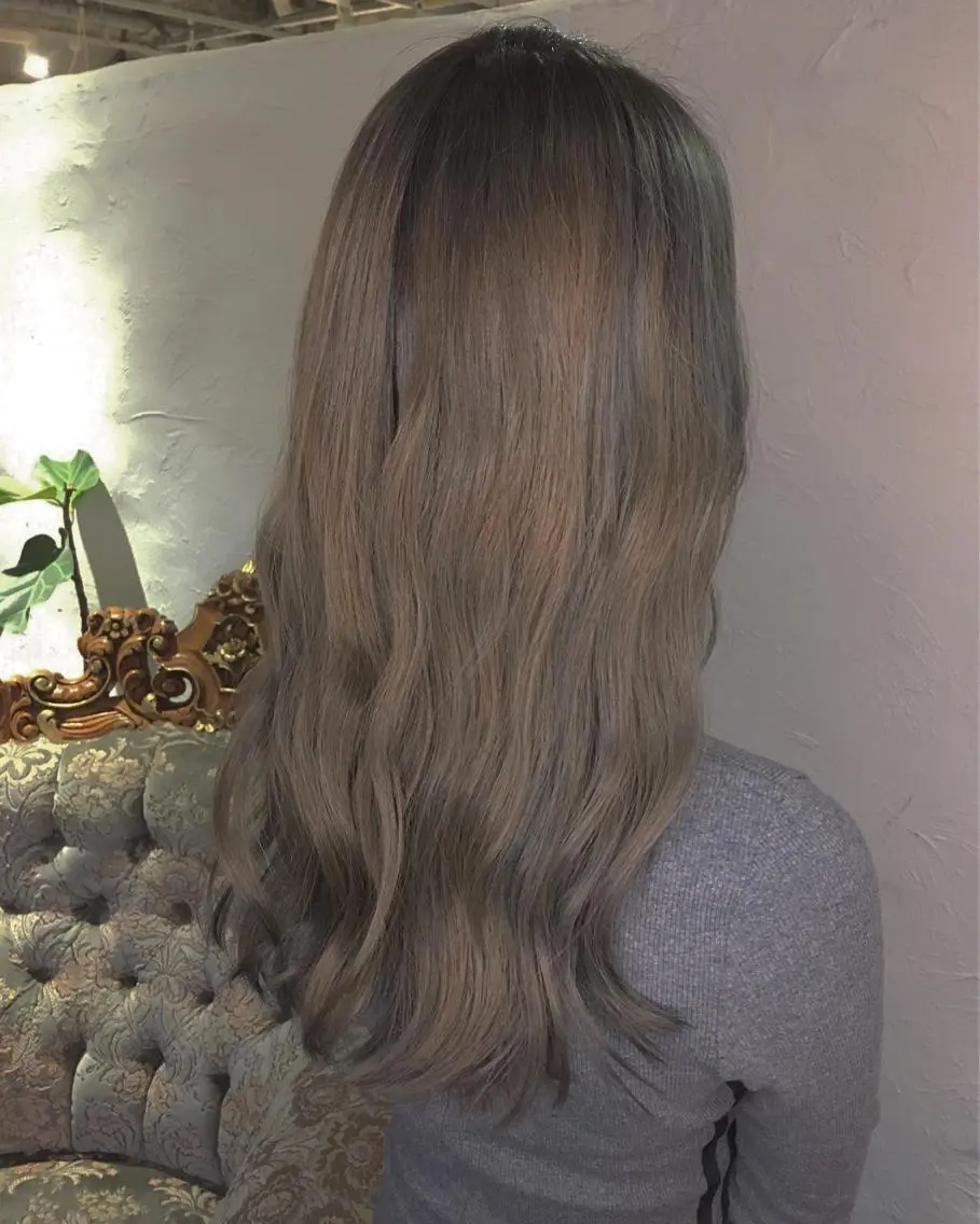 ロング カラー パーマ ヘアアレンジ グレージュ エグチ アキラのヘアスタイル