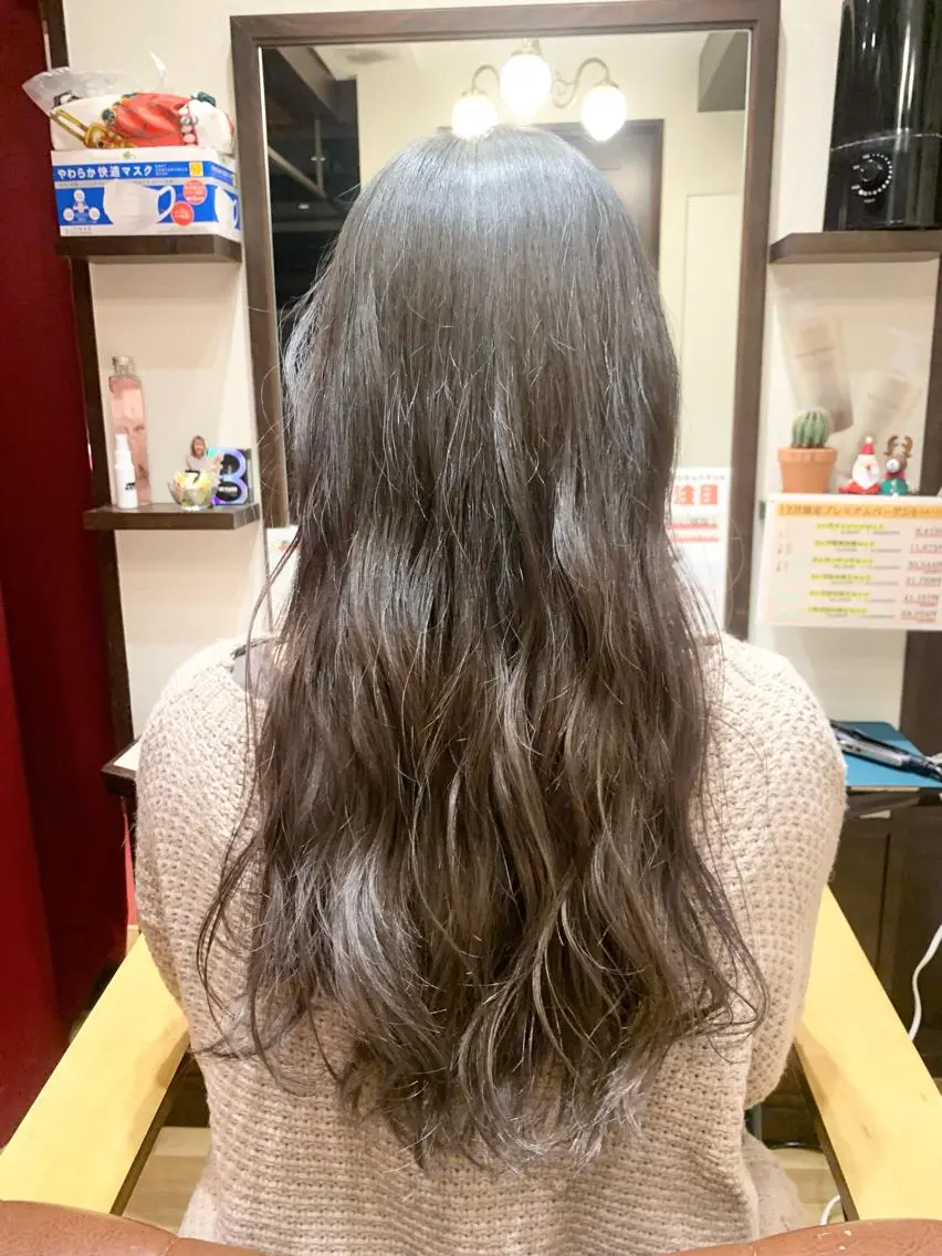 ロング カラー グレージュ アイスグレージュ 【くせ毛さんのお悩み 解決🍀】栗橋のヘアスタイル