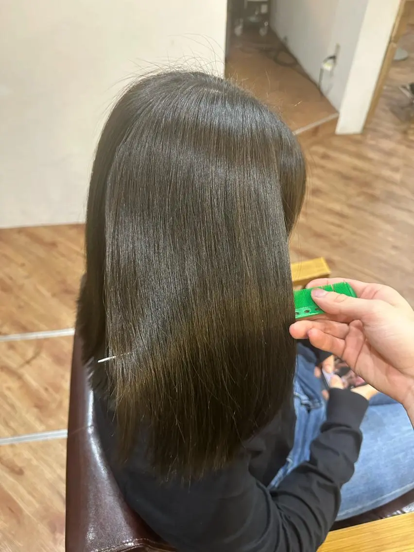 セミロング カラー パーマ ブリーチ カット ヘアカラー 縮毛矯正 トリートメント 縮毛矯正/髪質改善 予約はリクエストからのヘアスタイル