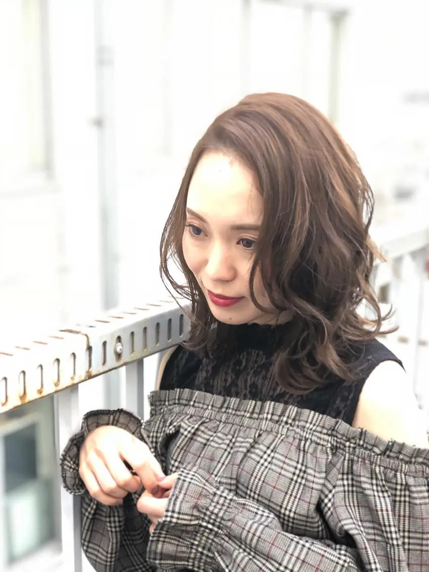 セミロング カラー パーマ ヘアアレンジ メンズ キッズ ネイル マツエク・マツパ カット ヘアカラー トリートメント premier modelsのヘアスタイル