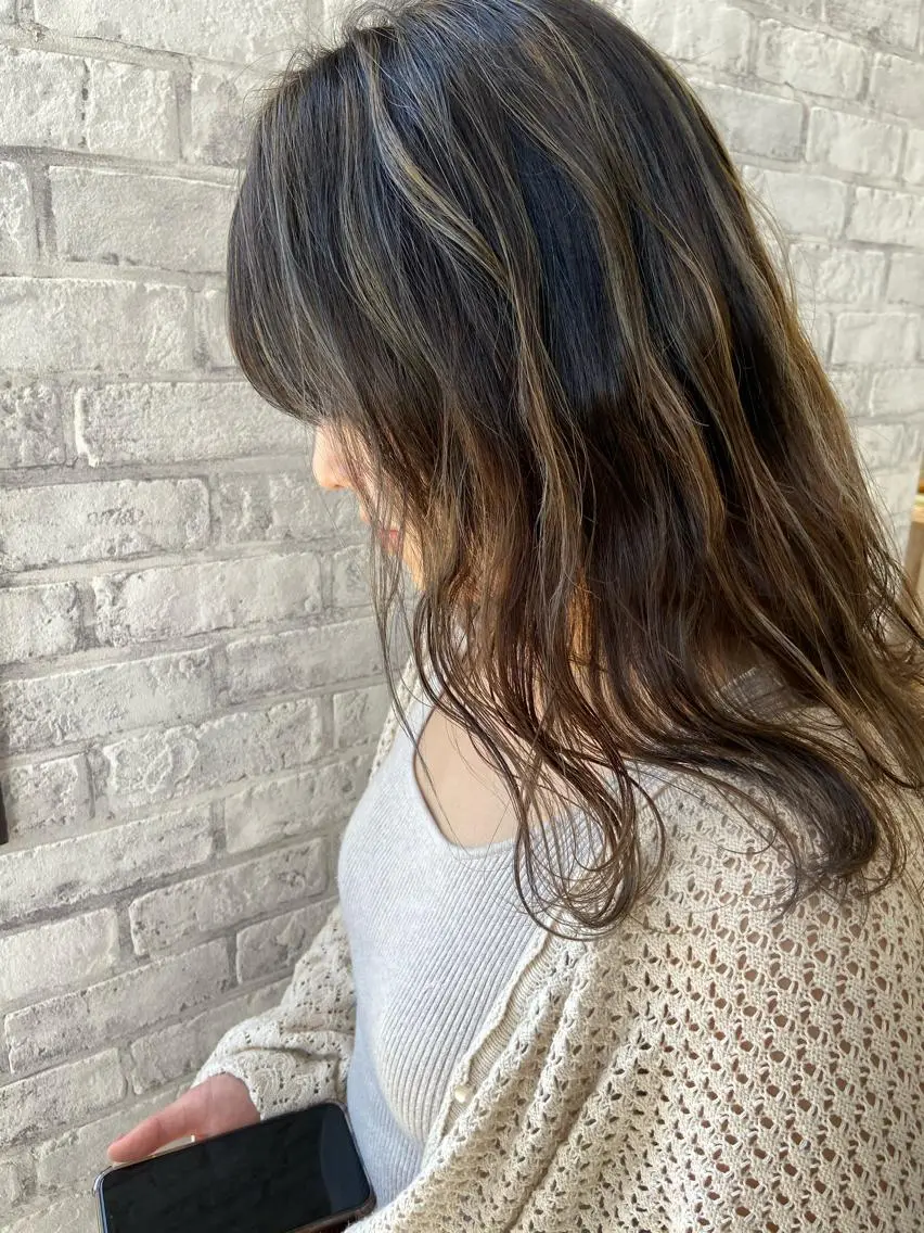 ロング カラー グレージュ ハイライトカラー ハイライト カット ヘアカラー Oopsレイヤー 加藤澄都のヘアスタイル